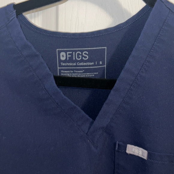 Bundle of 3 Figs size small navy blue scrub tops - Picture 2 of 8